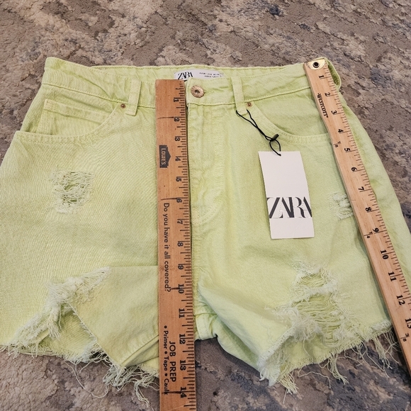 NWT Zara Lime Green Denim Distressed Cutoff Shorts women's size 6 - Picture 9 of 13